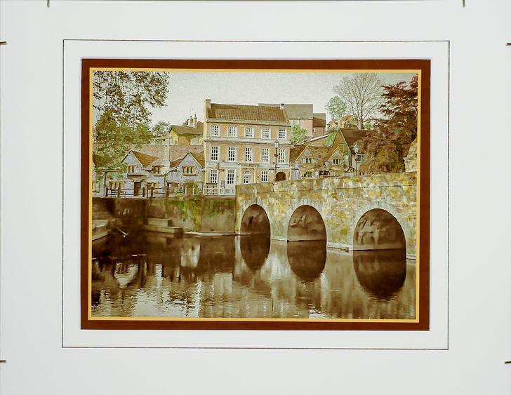 手工着色，单色的石桥和建筑的照片，由弗兰克·圣马罗